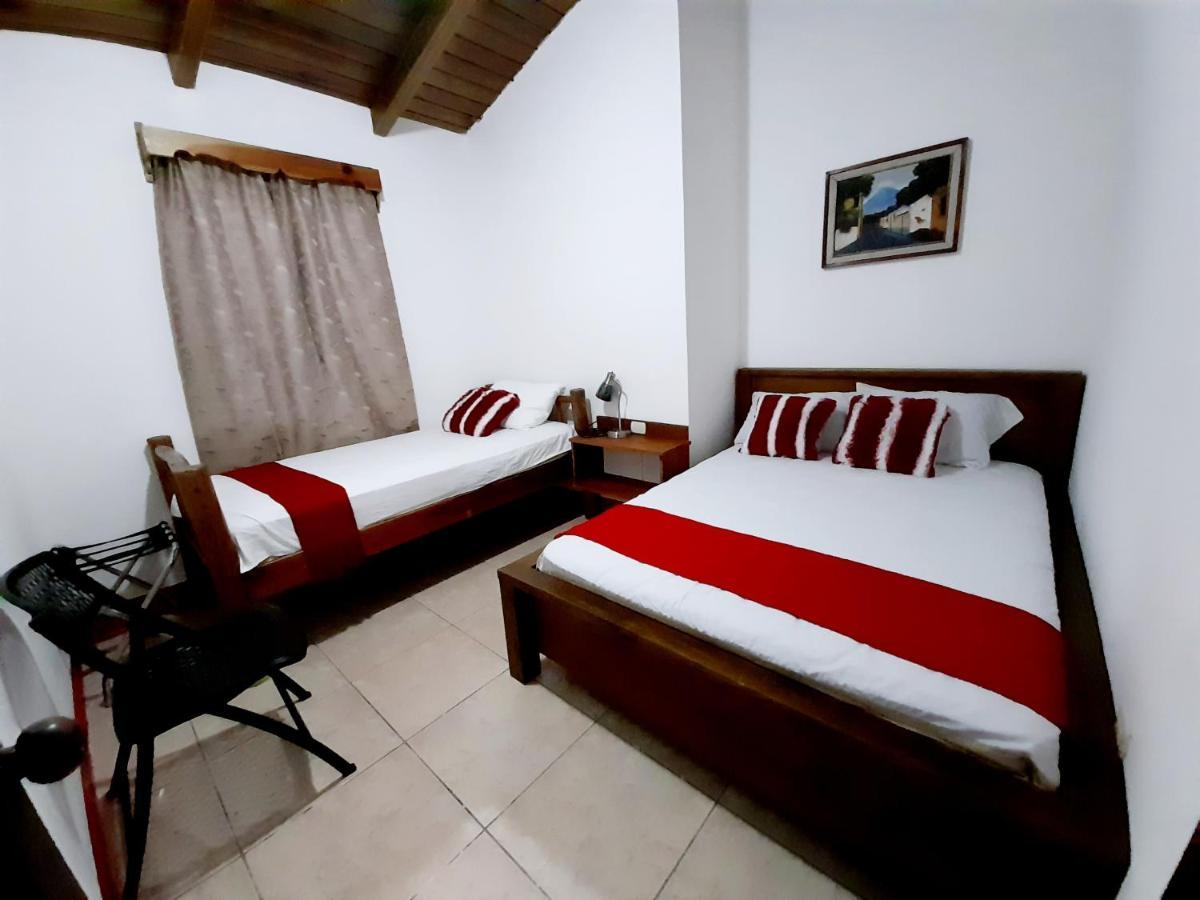 Hostal Blood Moon Río Dulce Exterior foto